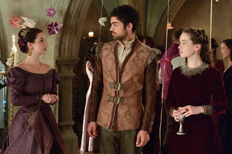 Adelaide Kane, Sean Teale, Anna Popplewell - Reign - Sins of the Past - Film