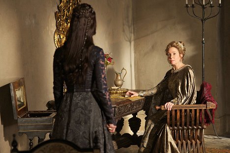 Megan Follows - Reign - Burn - Photos