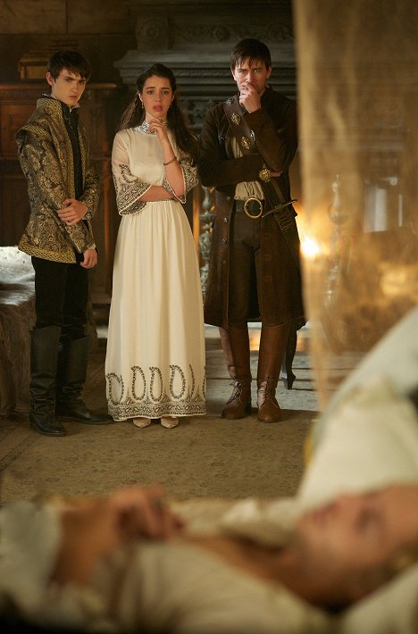 Spencer Macpherson, Adelaide Kane, Torrance Coombs - Reign - The Price - Photos