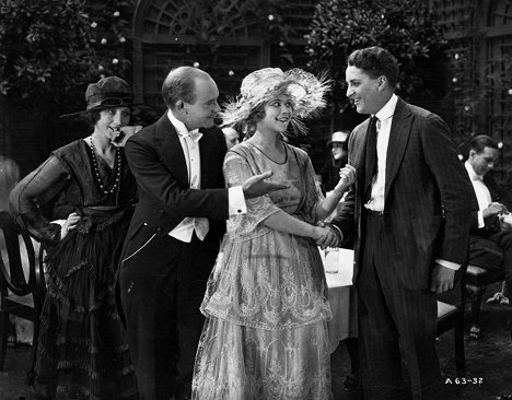 Wanda Hawley, Bryant Washburn - The Way of a Man With a Maid - Photos