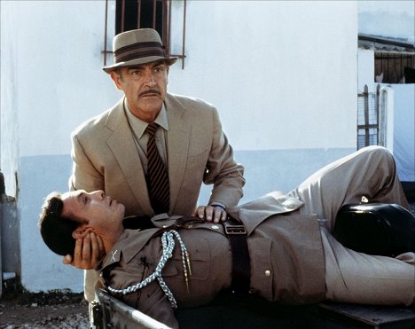 Hector Elizondo, Sean Connery - Explosion in Cuba - Filmfotos