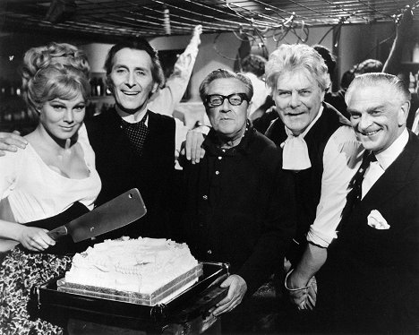 Susan Denberg, Peter Cushing, Terence Fisher, Thorley Walters - Frankenstein Created Woman - Making of