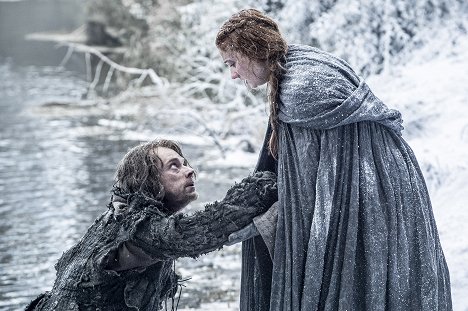 Alfie Allen, Sophie Turner - Game of Thrones - The Red Woman - Photos