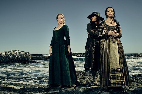 Hannah New, Clara Paget, Jessica Parker Kennedy - Black Sails - Season 3 - Promoción