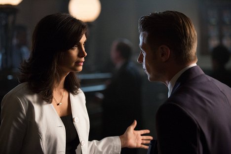 Morena Baccarin, Ben McKenzie - Gotham - Dnes je ta noc - Z filmu