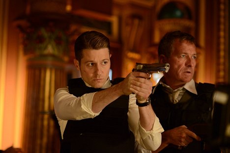 Ben McKenzie, Sean Pertwee - Gotham - Horší než zločin - Z filmu