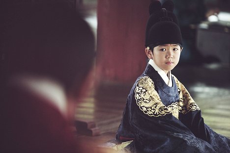 Ji-seong Eom - A trón - Filmfotók