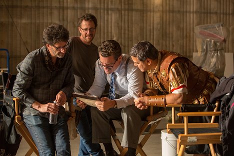 Joel Coen, Ethan Coen, Josh Brolin, George Clooney - Hail, Caesar! - Van de set