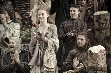 Susan Brown, Sophie Turner, Aidan Gillen, Sean Bean - Game of Thrones - The Wolf and the Lion - Photos