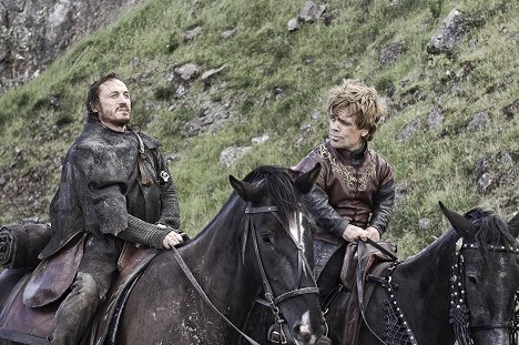 Jerome Flynn, Peter Dinklage - Game of Thrones - The Wolf and the Lion - Van film