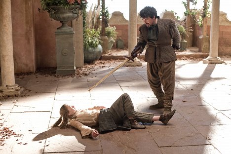 Maisie Williams, Miltos Yerolemou - Game Of Thrones - Eine goldene Krone - Filmfotos
