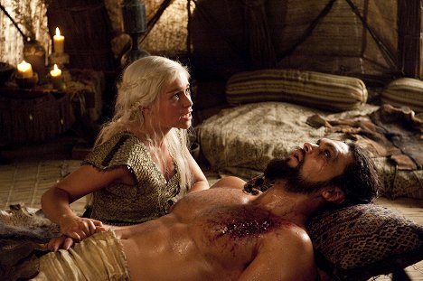 Emilia Clarke, Jason Momoa - Game of Thrones - Baelor - Photos