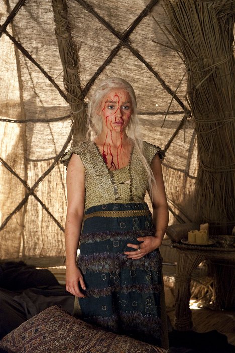 Emilia Clarke - Game of Thrones - Baelor - Photos