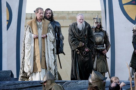 Rory McCann, Julian Glover - Game of Thrones - Baelor - Photos