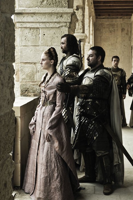 Sophie Turner, Rory McCann, Ian Beattie - Game of Thrones - Fire and Blood - Van film