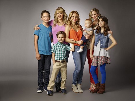 Michael Campion, Jodie Sweetin, Elias Harger, Candace Cameron Bure, Andrea Barber, Soni Bringas - Fuller House - Promo