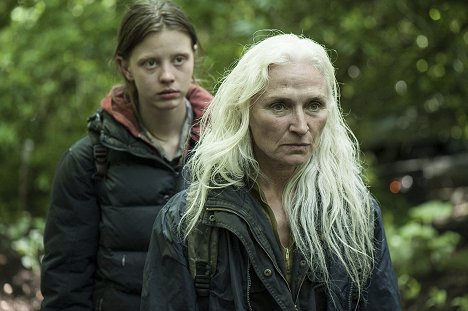 Mia Goth, Olwen Fouéré - Ten, který přežil - Z filmu