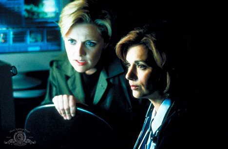 Amanda Tapping, Teryl Rothery - Stargate SG-1 - Message in a Bottle - Photos
