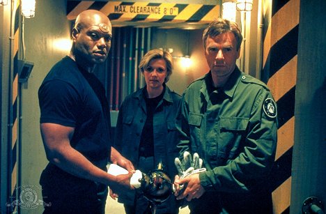Christopher Judge, Amanda Tapping, Richard Dean Anderson - Stargate SG-1 - Message in a Bottle - Photos