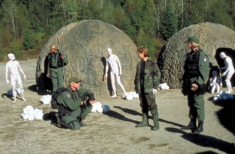 Richard Dean Anderson, Teryl Rothery - Stargate Kommando SG-1 - Tödliche Klänge - Filmfotos