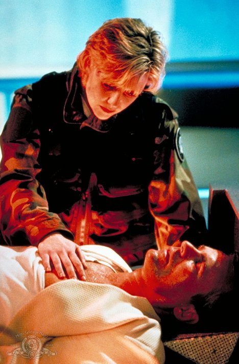 Amanda Tapping, Richard Dean Anderson - Stargate SG-1 - Into the Fire - Photos