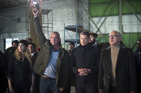 Caity Lotz, Dominic Purcell, Wentworth Miller, Victor Garber - DC's Legends of Tomorrow - L'Invincible - Film