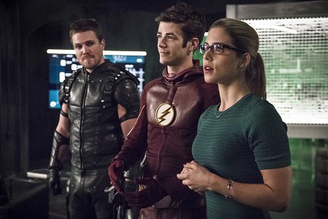 Stephen Amell, Grant Gustin, Emily Bett Rickards - The Flash - Legends of Today - Photos