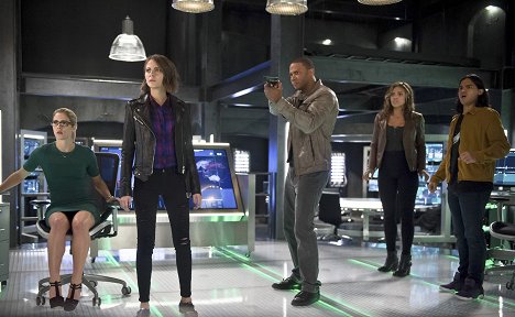 Emily Bett Rickards, Willa Holland, David Ramsey, Ciara Renée, Carlos Valdes - The Flash - Legends of Today - Photos