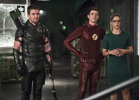 Stephen Amell, Grant Gustin, Emily Bett Rickards - The Flash - Legends of Today - Photos