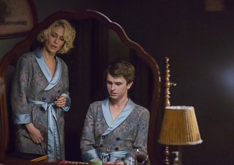 Vera Farmiga, Freddie Highmore - Bates Motel - A Danger to Himself and Others - Photos
