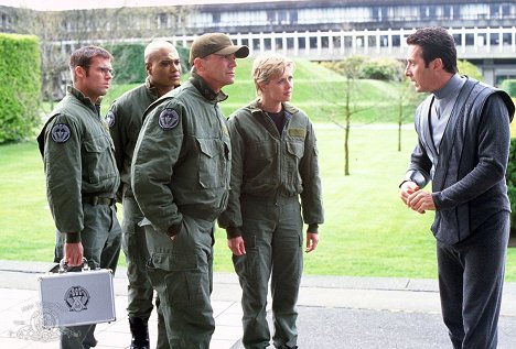 Michael Shanks, Christopher Judge, Richard Dean Anderson, Amanda Tapping, Garwin Sanford - Stargate SG-1 - Between Two Fires - Photos