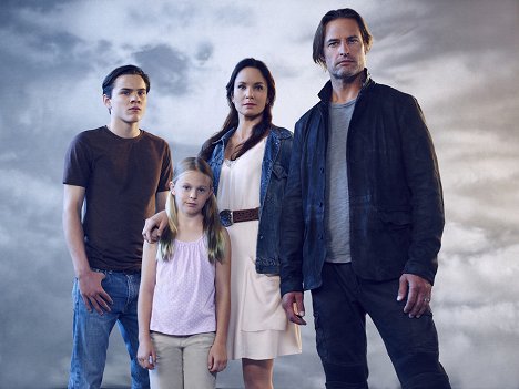 Alex Neustaedter, Isabella Crovetti, Sarah Wayne Callies, Josh Holloway - Kolónia - Season 1 - Promóció fotók