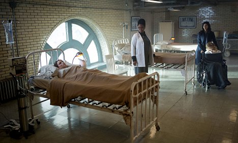 Erin Richards, Morena Baccarin, Kristen Hager - Gotham - Mrtvého nestudí - Z filmu