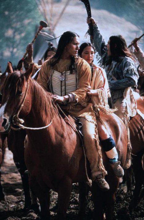 Michael Greyeyes, Irene Bedard - Crazy Horse - Filmfotos