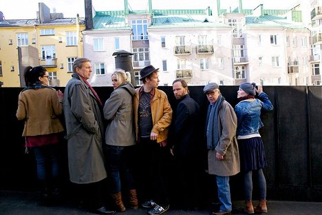 Vilma Melasniemi, Pekka Valkeejärvi, Laura Malmivaara, Niko Saarela, Juho Milonoff, Pekka Milonoff, Eeva Soivio - Miten meistä tuli ystäviä - Werbefoto