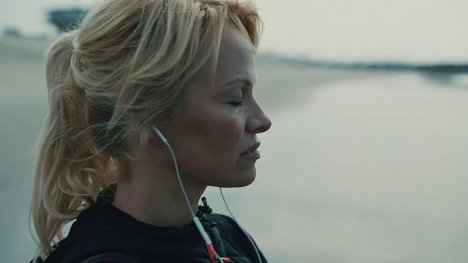 Pamela Anderson - Connected - Z filmu