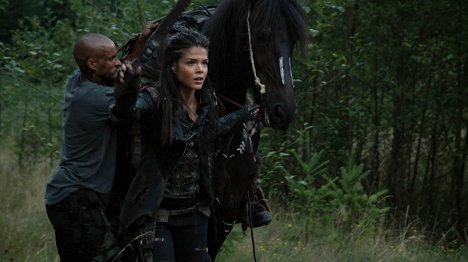 Ricky Whittle, Marie Avgeropoulos - The 100 - Wanheda: Part 2 - Photos