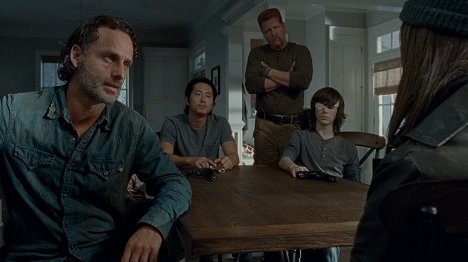 Andrew Lincoln, Steven Yeun, Michael Cudlitz, Chandler Riggs - The Walking Dead - Ledobott láncok - Filmfotók