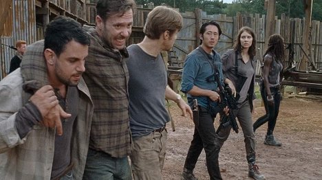 Ilan Muallem, Brett Gentile, Steven Yeun, Lauren Cohan - The Walking Dead - Ledobott láncok - Filmfotók