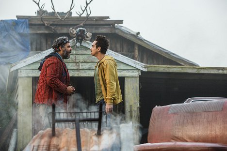 Hemky Madera, Ray Santiago - Ash vs Evil Dead - Hostitelka - Z filmu