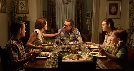 Diane Lane, Bryan Cranston, Elle Fanning - Trumbo - Filmfotos