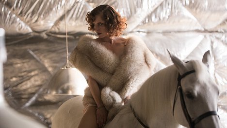 Sienna Guillory - High-Rise - Filmfotos