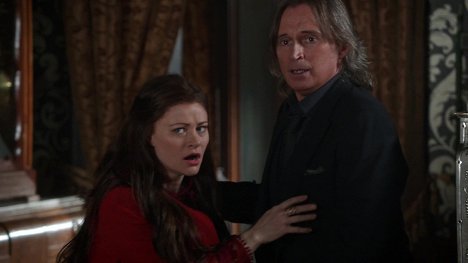 Emilie de Ravin, Robert Carlyle - Once Upon a Time - The Bear and the Bow - Photos