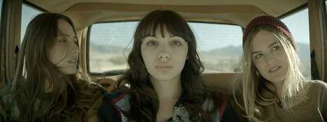 Fabianne Therese, Hannah Marks, Nathalie Love - Southbound - Highway to Hell - Filmfotos