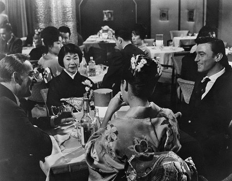 Michael Wilding, Miyoshi Umeki, Laurence Harvey - A Girl Named Tamiko - Filmfotók