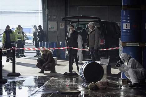 Sofia Helin, Sarah Boberg, Kim Bodnia - The Bridge - Episode 5 - Photos