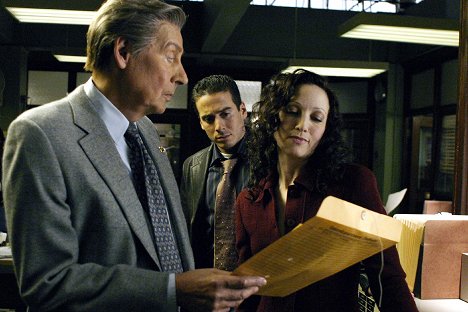 Jerry Orbach, Kirk Acevedo, Bebe Neuwirth - Law & Order: Trial by Jury - The Abominable Showman - Photos