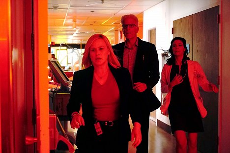 Patricia Arquette, Ted Danson - CSI: Cyber - #Krankenhausversagen #Patiententod - Filmfotos
