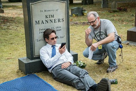 David Duchovny, Darin Morgan - The X-Files - Mulder & Scully Meet the Were-Monster - Van de set