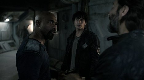 Michael Beach, Bob Morley - The 100 - Bitter Harvest - Photos